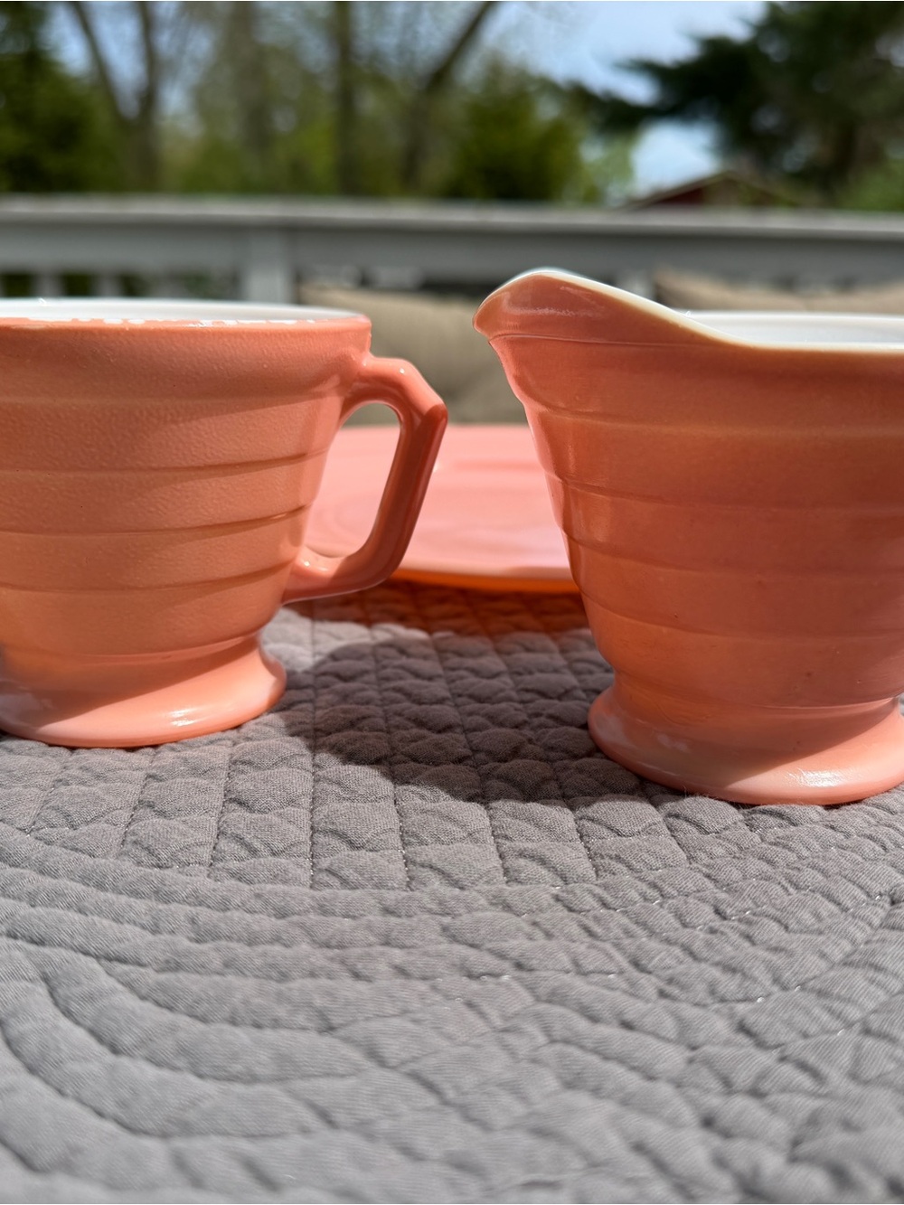 Hazel-Atlas Moderntone Platonite Pink Footed Creamer and Sugar Set with plate